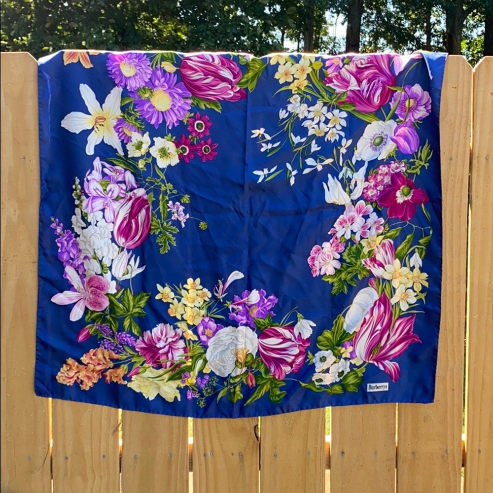 Stunning Burberry (Burberrys) Silk Scarf